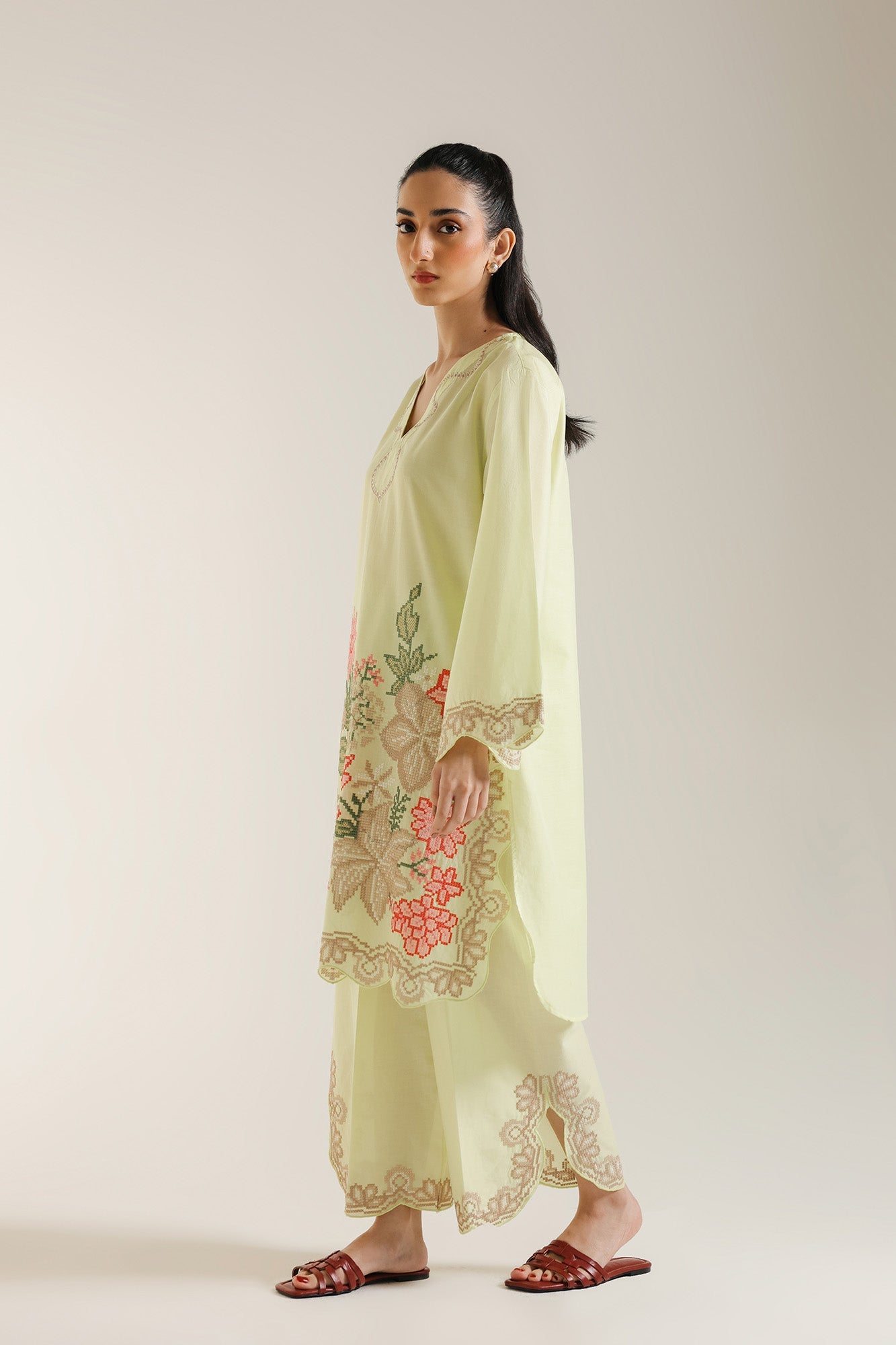 EMBROIDERED SUIT (S8E6459/102/110) - Image 2